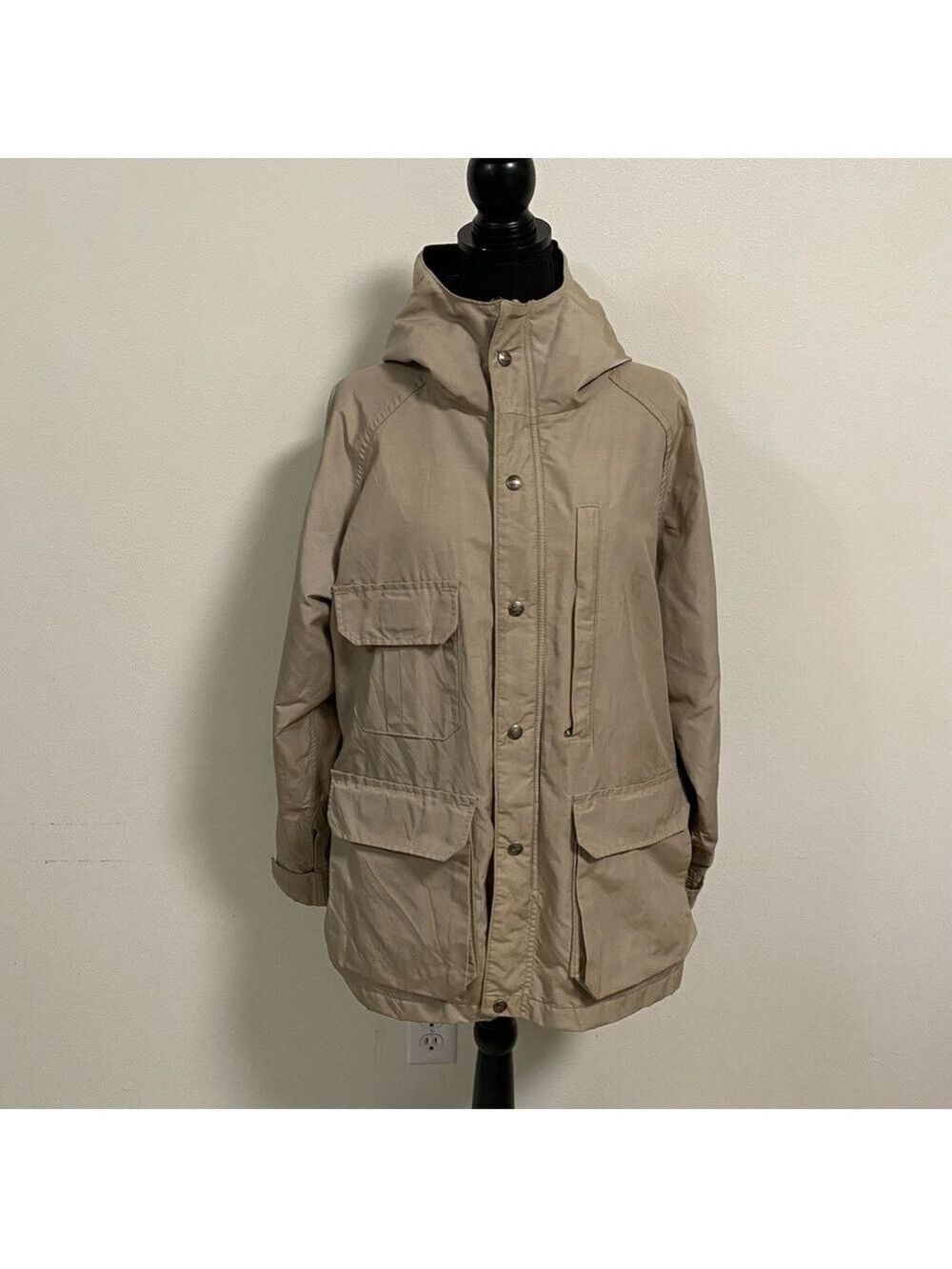 Woolrich Jacket Women’s Size Large Tan Barn Chore coat Hooded Purple Wool lining